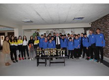 12 kupa, 200 madalya aldılar