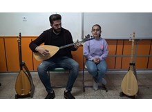 Çoluk-çocuk herkes bağlama öğreniyor