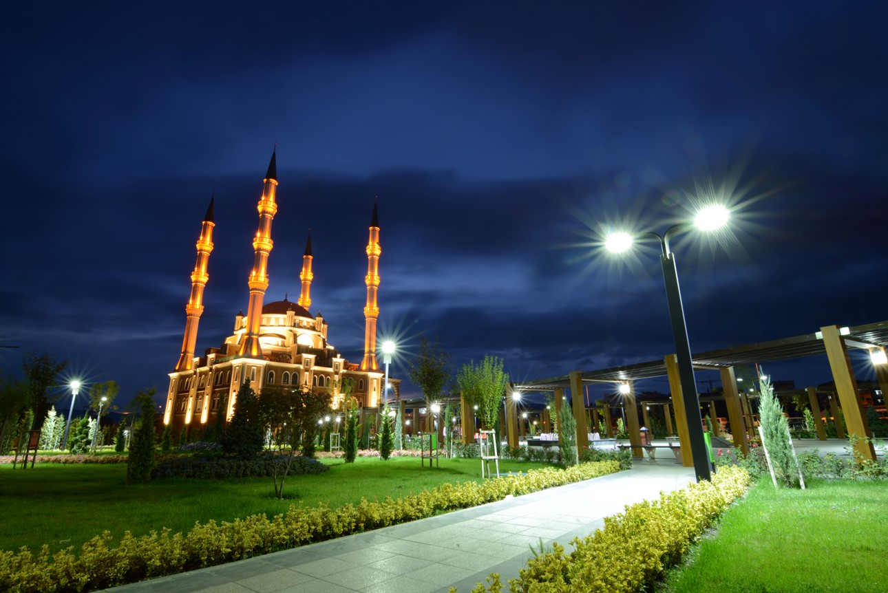 Aksemsettin Camii akşam