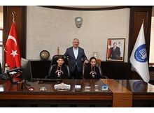 Başkan Aşgın, koltuğunu minik başkanlara devretti