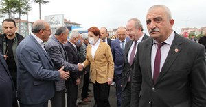 Akşener Sungurlu'da coşkuyla karşılandı