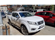 Baltayla araca saldırdı