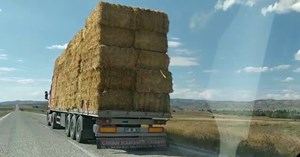 Saman yüklü tır tehlike oluşturdu