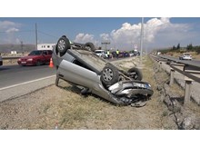 Düğüne giderken kaza yaptılar