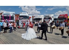 Ekmek teknesi tırını gelin arabası yaptı