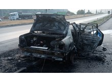 Otomobil alev aldı: 4 yaralı