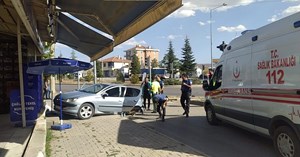 Tır otomobile çarptı, 4 kişi yaralandı