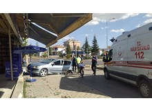 Tır otomobile çarptı, 4 kişi yaralandı