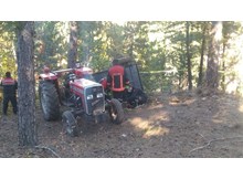 Devrilen römorkun altında can verdi