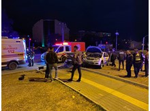 Kavşakta 2 otomobil çarpıştı: 1 kişi yaralandı