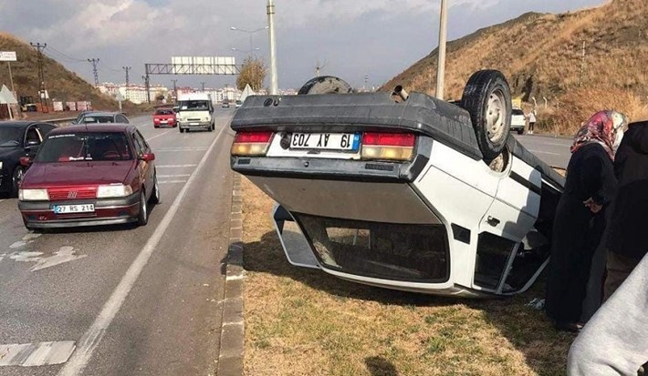 KONTROLDEN ÇIKAN OTOMOBİL DEVRİLDİ, 1 YARALI