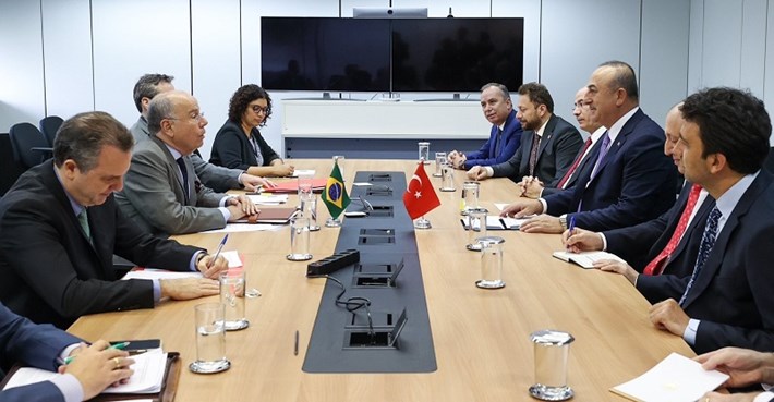 DIŞİŞLERİ BAKANI ÇAVUŞOĞLU BREZİLYA'DA ÇAVUŞOĞLU, BREZİLYALI MEVKİDAŞI VİEİRA İLE GÖRÜŞTÜ