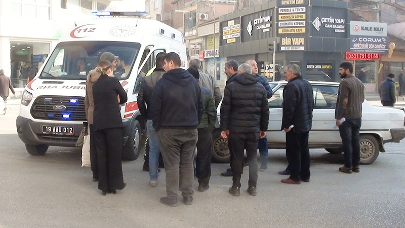 TIRA ÇARPAN OTOMOBİLİN SÜRÜCÜSÜ YARALANDI