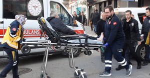 Görme engelli vatandaşın ayağının üzerinden otomobil geçti