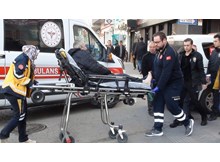 Görme engelli vatandaşın ayağının üzerinden otomobil geçti