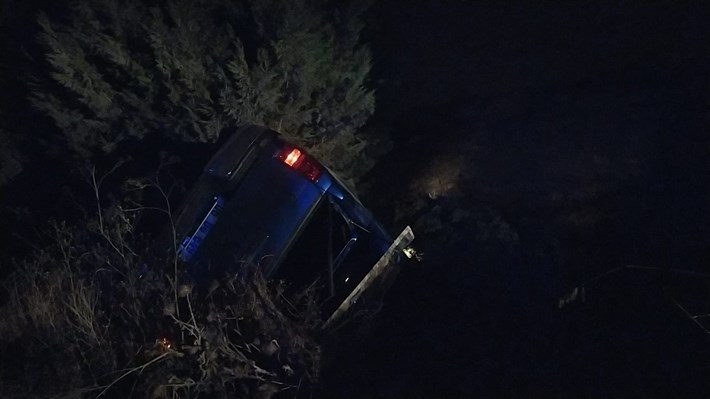KONTROLDEN ÇIKAN KAMYONET ŞARAMPOLE DEVRİLDİ: 1 YARALI