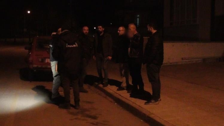 ÇORUM'DA BİR EVE POMPALI TÜFEKLE ATEŞ AÇILDI