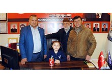 Minik Elif Naz, kumbarasını depremzedelere bağışladı