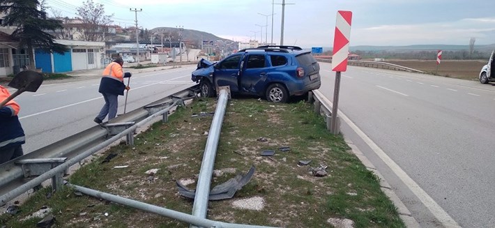 KONTROLDEN ÇIKAN ARAÇ ORTA REFÜJE DALDI