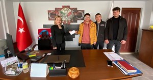 Lise öğrencilerinden örnek davranış
