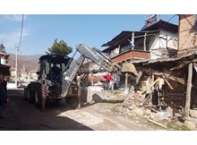 Oğuzlar'da metruk yapılar yıkılıyor