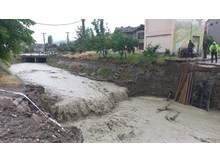 Sel suları köprü kalıbını söktü