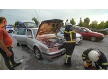 Seyir halindeki otomobil yandı